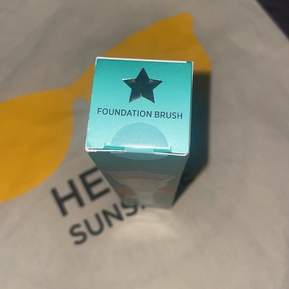 IT Cosmetics Limited Edition Super Star Foundation Brush bundle - Picture 14 of 15